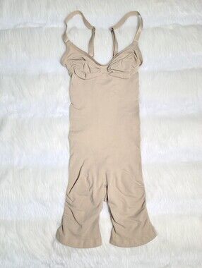 SKIMS Seamless Sculpt Mid Thigh Low Back Bodysuit Clay Small NEW